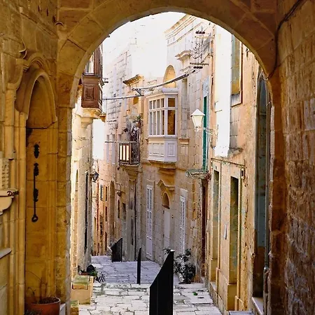 Fully Equipped Cozy In Bormla With Wifi & Ac By 360 Estates Apartment